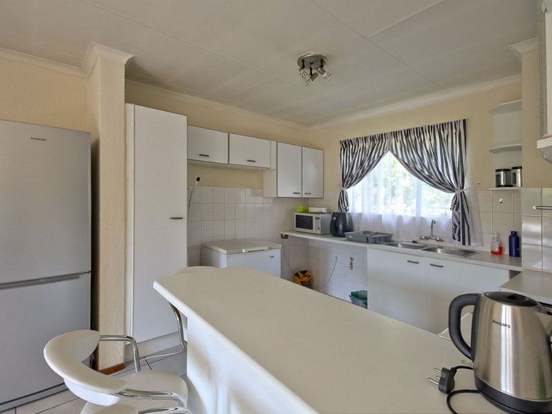 3 bedroom Apartment in Newlands - Photo 6