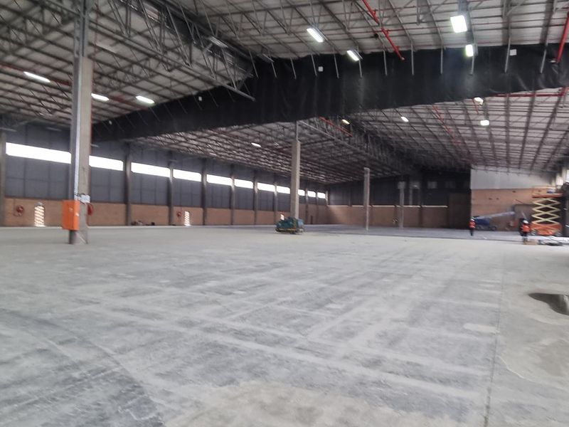 7 738m2 Midrand Warehouse To Let - Photo 10