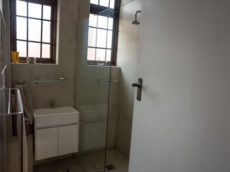Charming Room in Prime Location - Photo 6