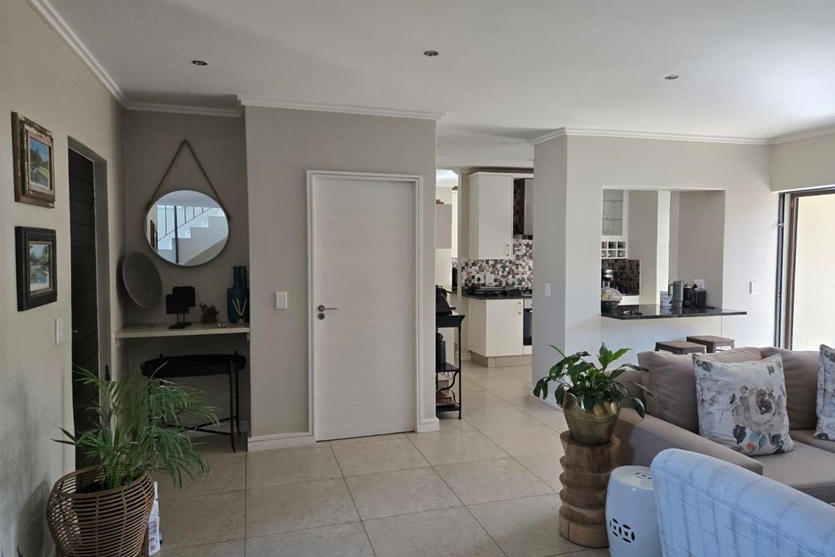 3 bedrooms furnished cluster home available in Kyalami to let - Photo 5