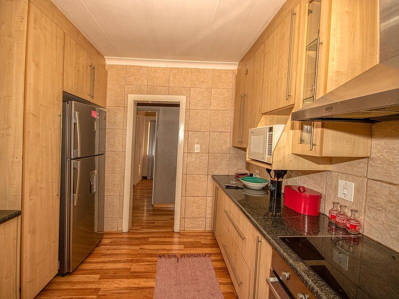 Family home with Flatlet for sale - Photo 7