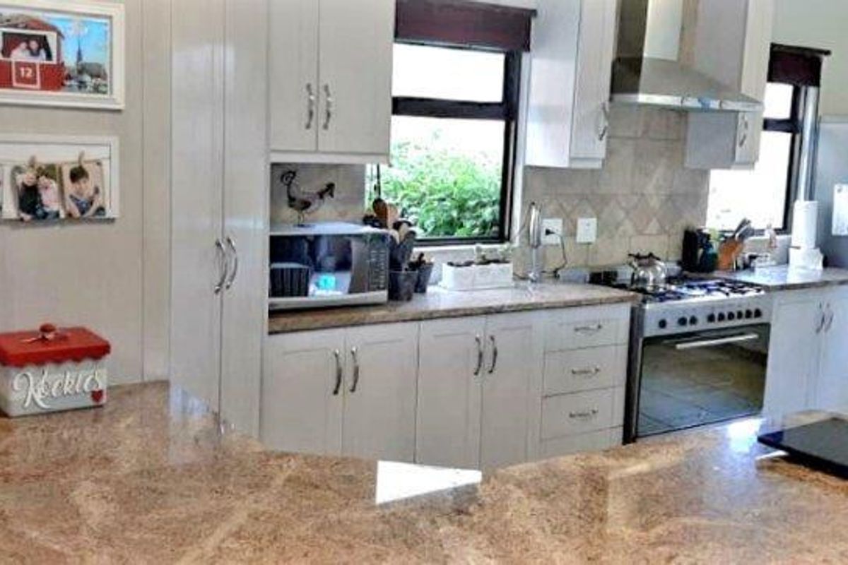 SEA VIEW PROPERTY - Photo 4