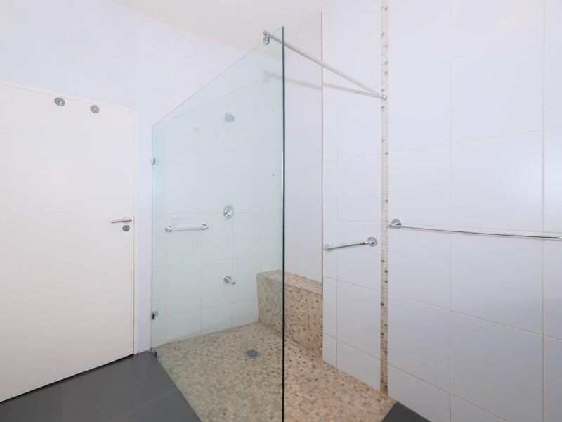Exciting new find in this sought after complex Chartwell! - Photo 10