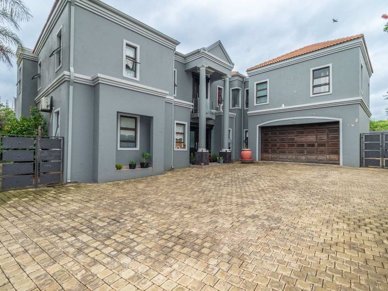 Spacious Double Story Cluster in a Lifestyle Estate - Photo 4