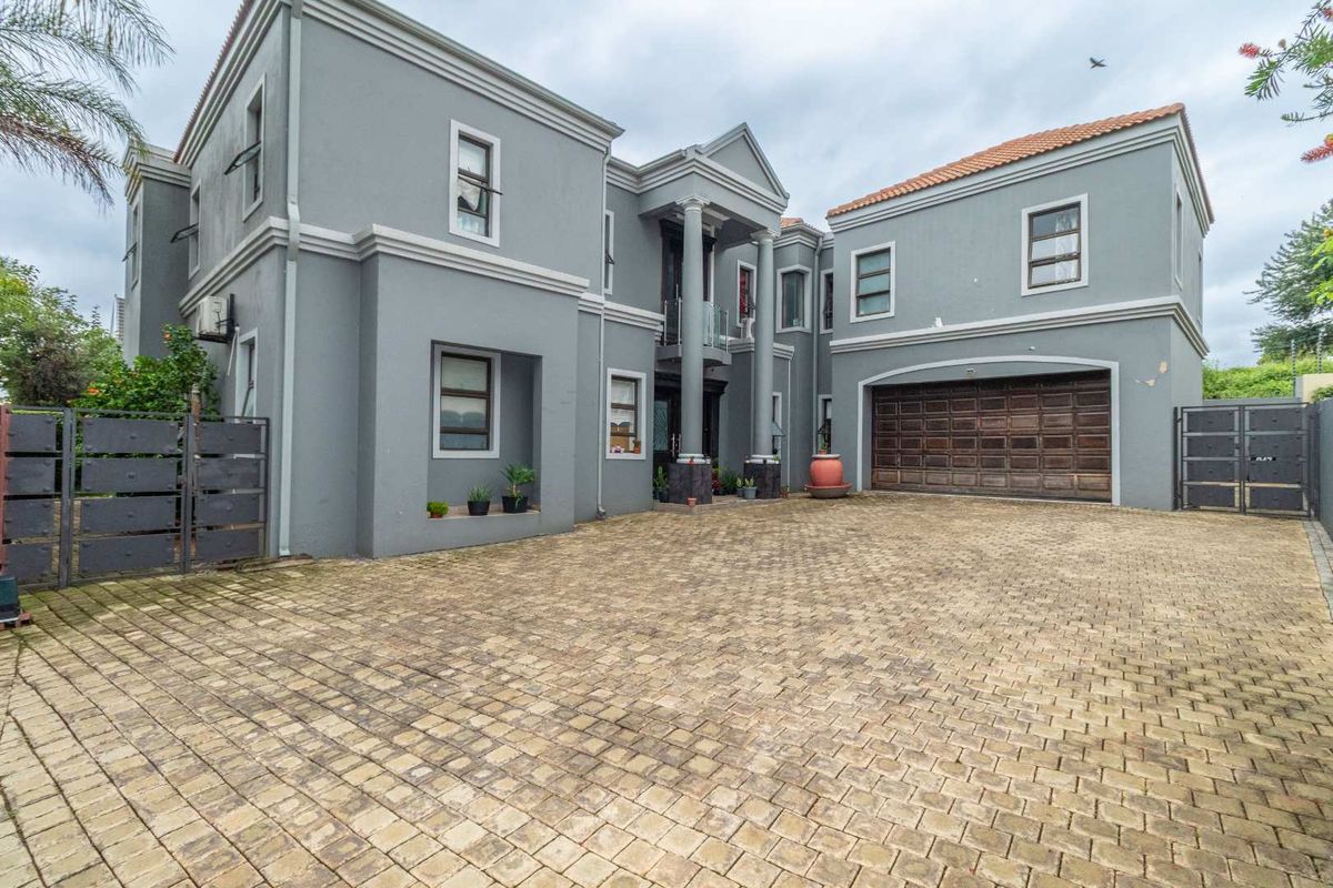 Spacious Double Story Cluster in a Lifestyle Estate - Photo 4