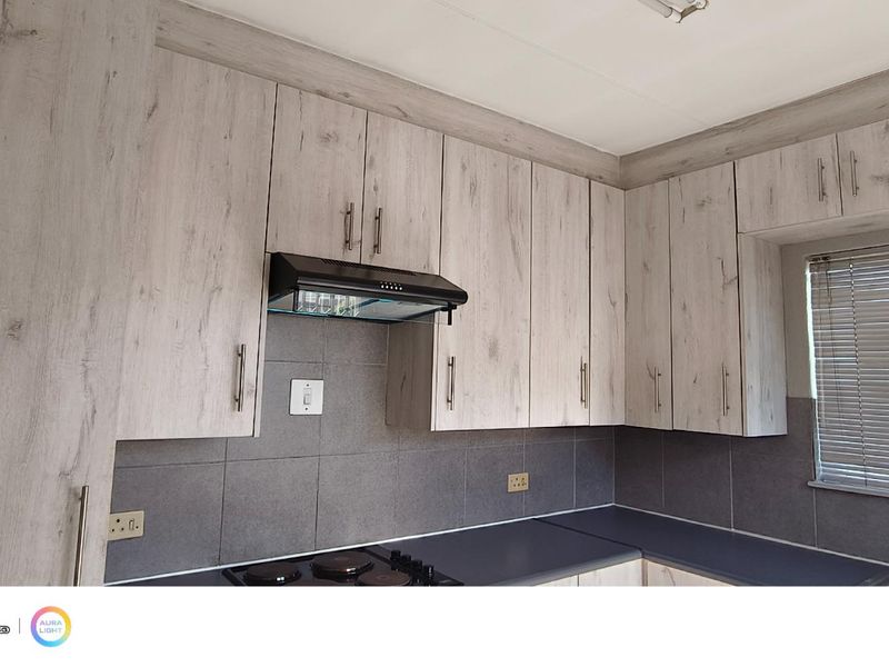 Pet Friendly Simplex for sale in Brackenhurst - Photo 5