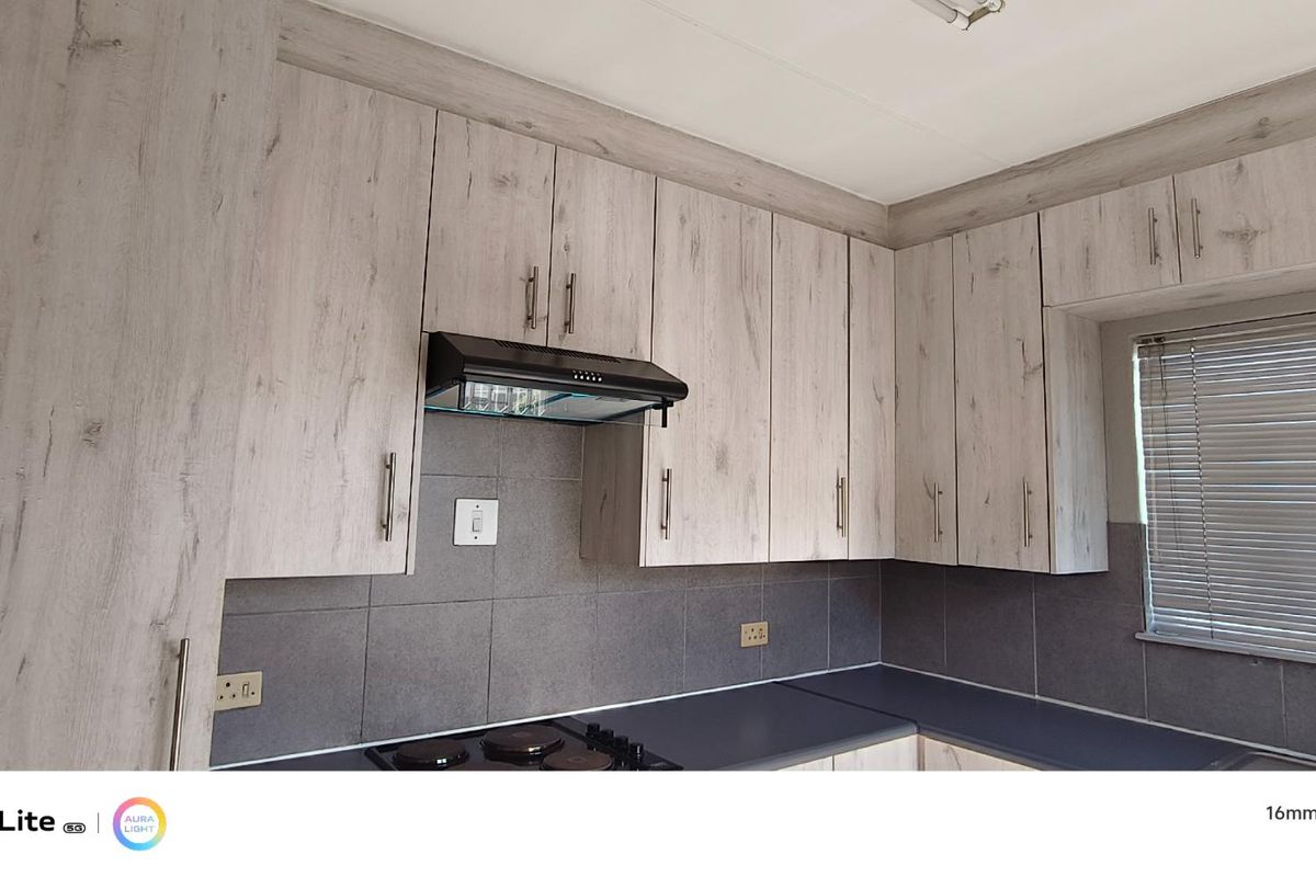Pet Friendly Simplex for sale in Brackenhurst - Photo 5