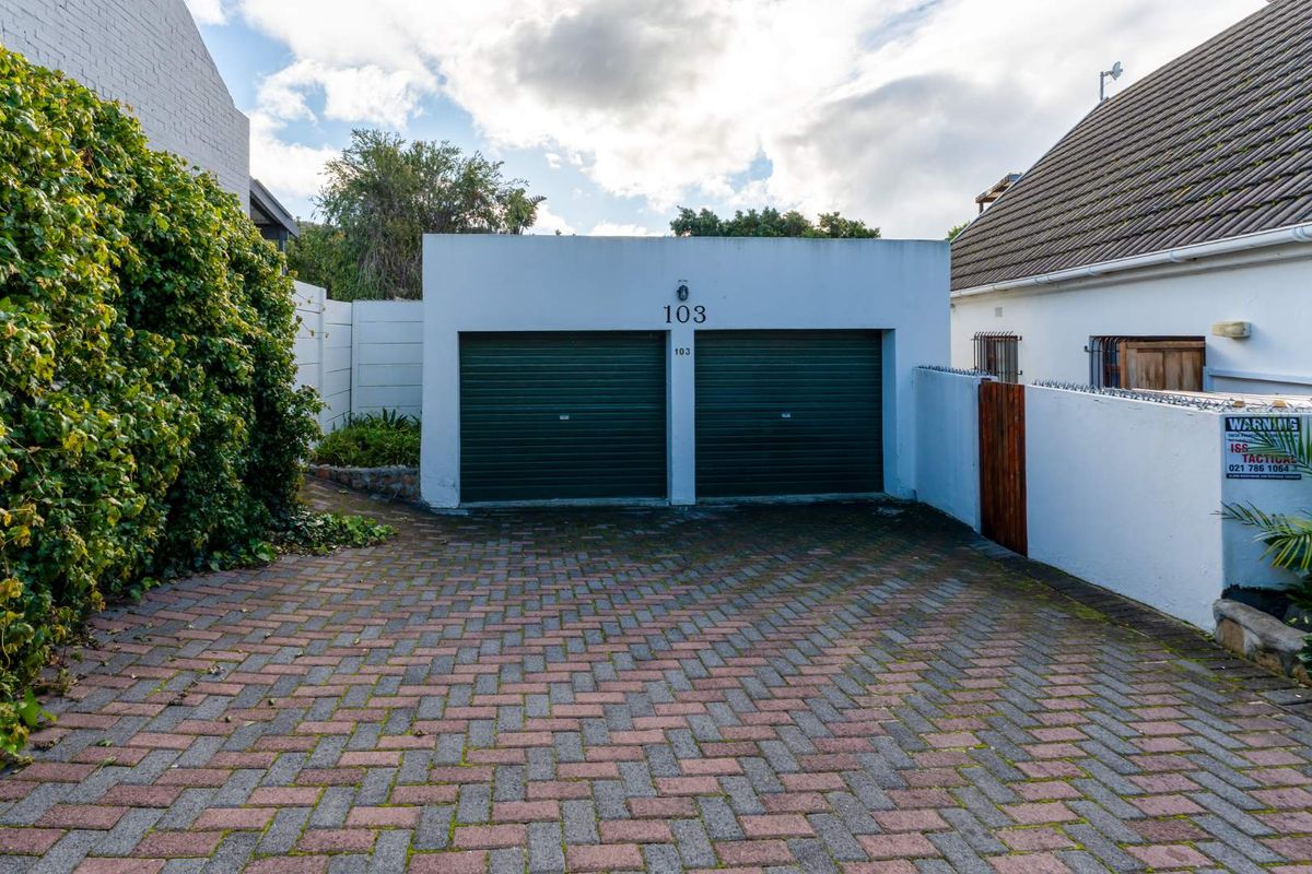 3 Bedroom, 2.5 Bathroom, Double Garage - Photo 2