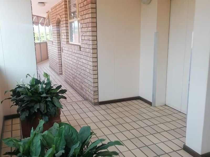 2 Bedroom Top unit in Faerie Glen for Sale - Photo 4