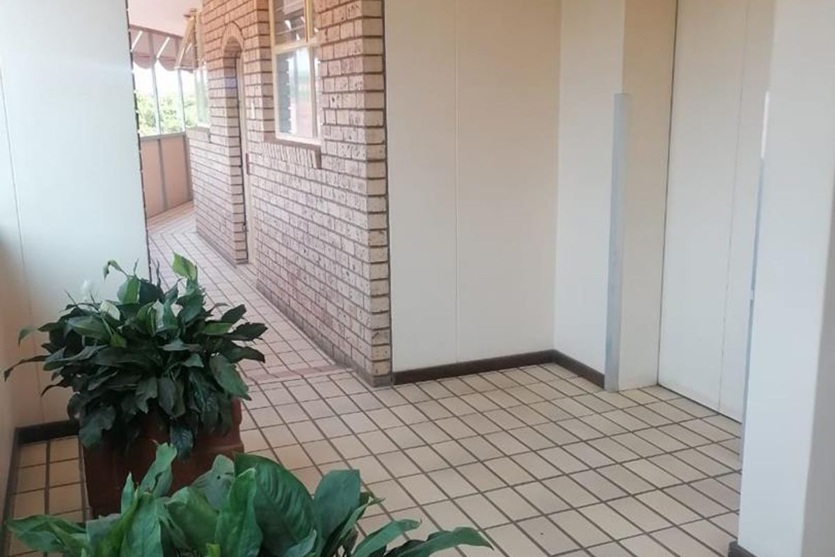 2 Bedroom Top unit in Faerie Glen for Sale - Photo 4