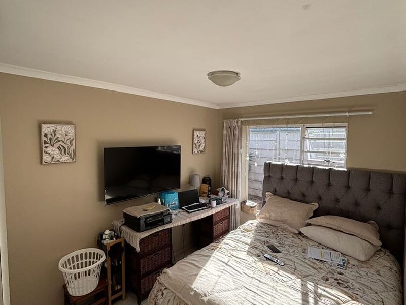Stunning 3 Bedroom Family Home in a Secure Estate – A True Gem! - Photo 4