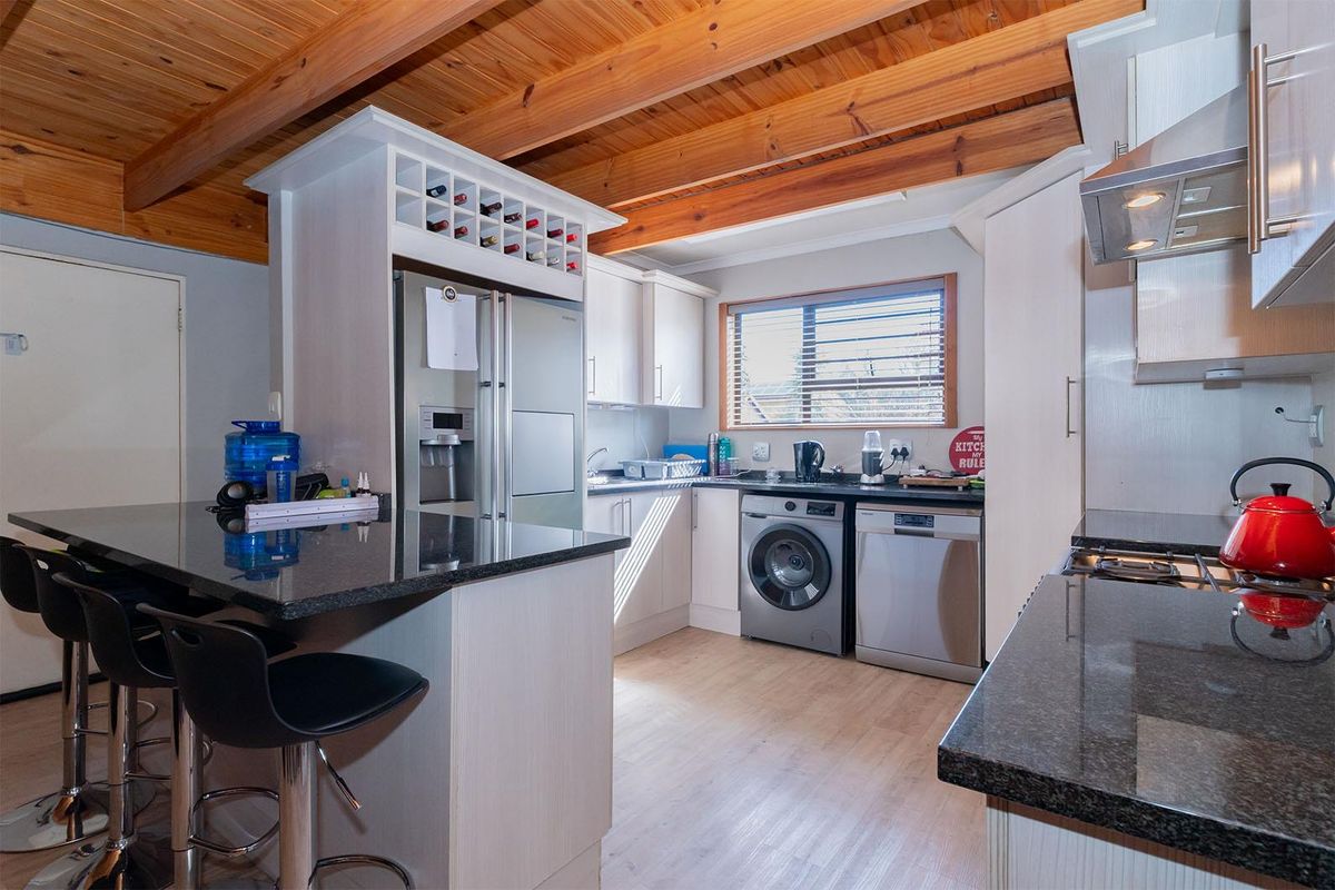 Stunning 3 bedroom 2 bathroom family home for sale in Pomona - Photo 3