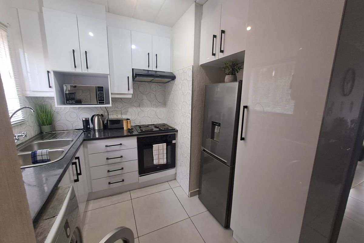 Modern 2 Bedroom Townhouse For Sale in Highveld Perfect for First Time Buyers! - Photo 3