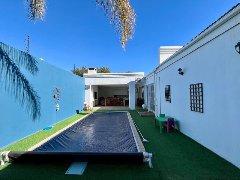 FOR SALE: Elegant Eros Property – Perfect for Medical Practice or Office Conversion - Photo 4