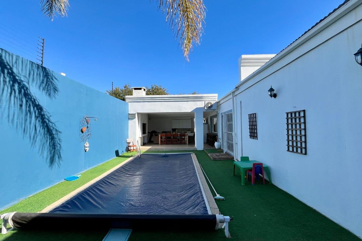 FOR SALE: Elegant Eros Property – Perfect for Medical Practice or Office Conversion - Photo 4