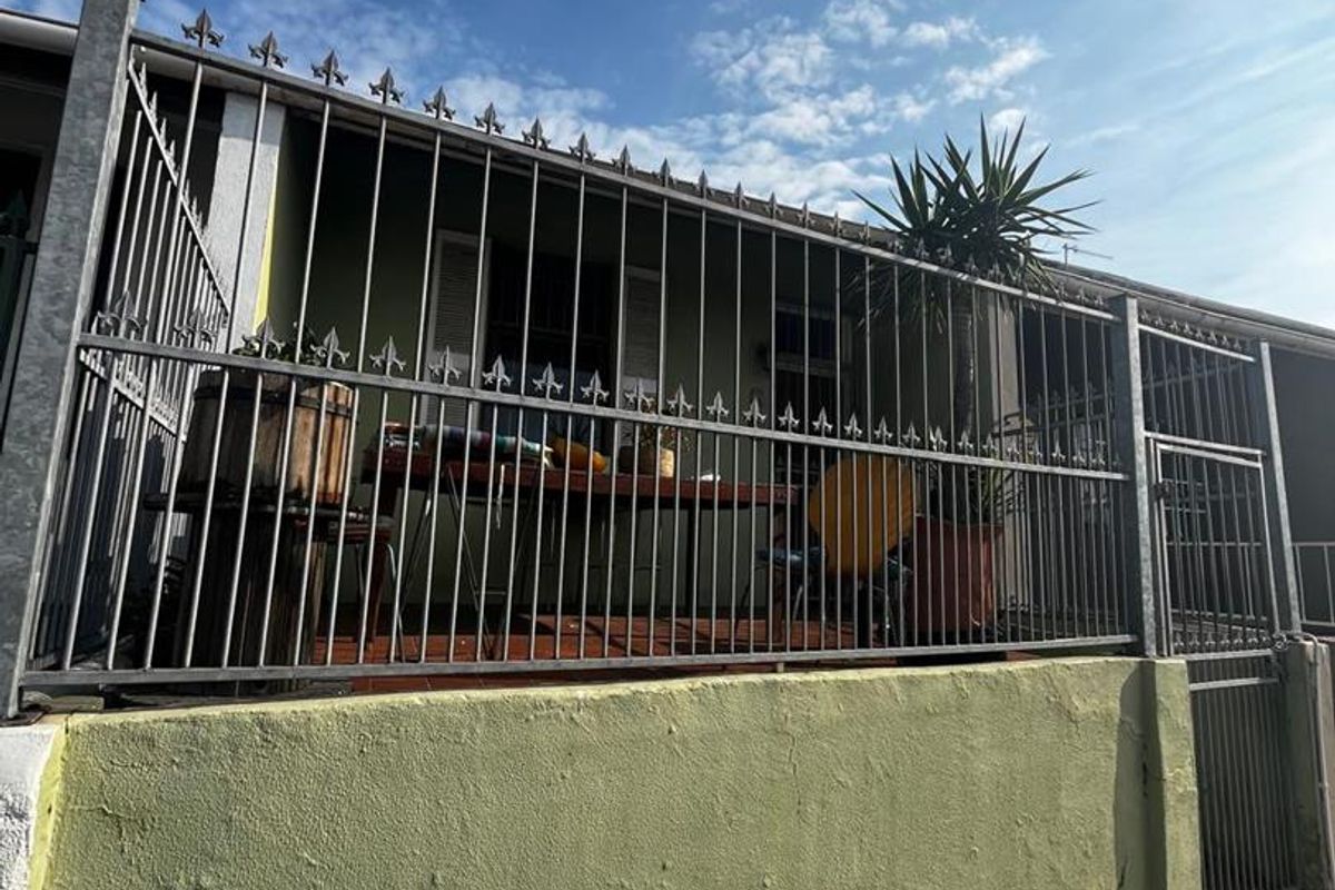 Comfortable & Secure 2 Bedroom Home for Rent - Photo 2