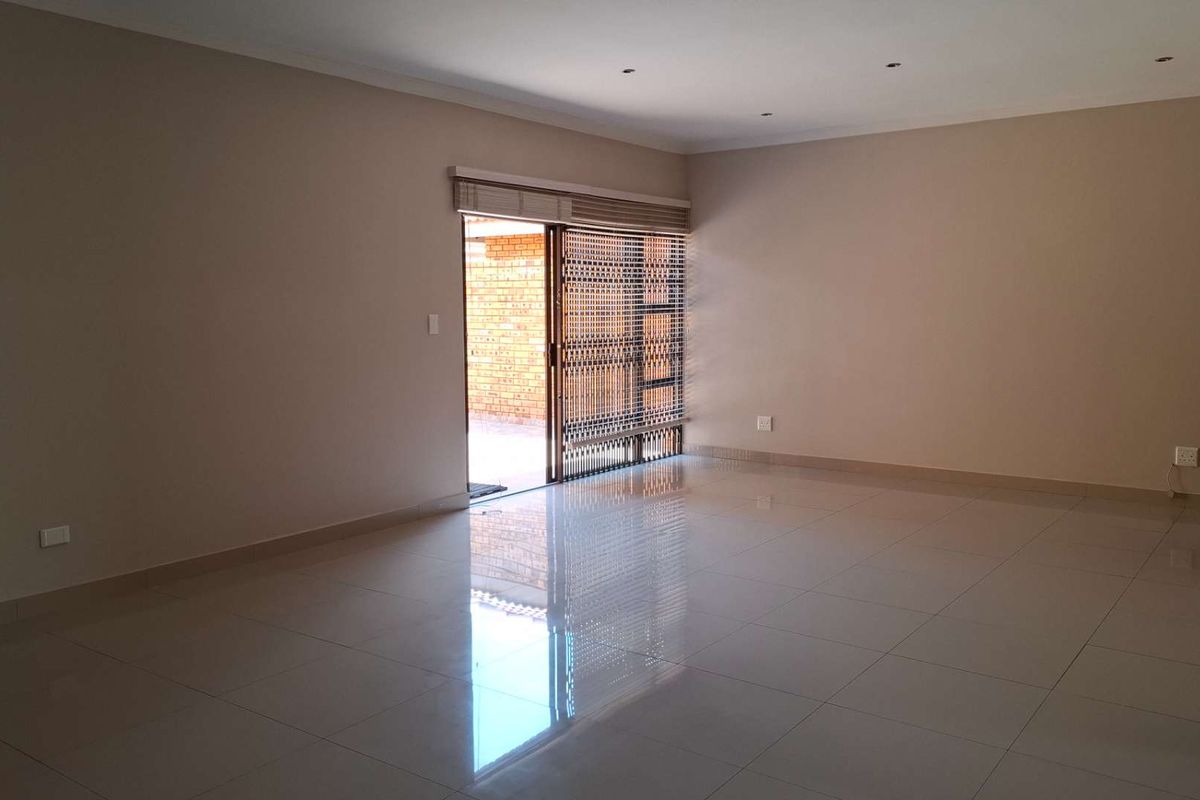 Beautiful Spacious Cluster Home - Photo 4