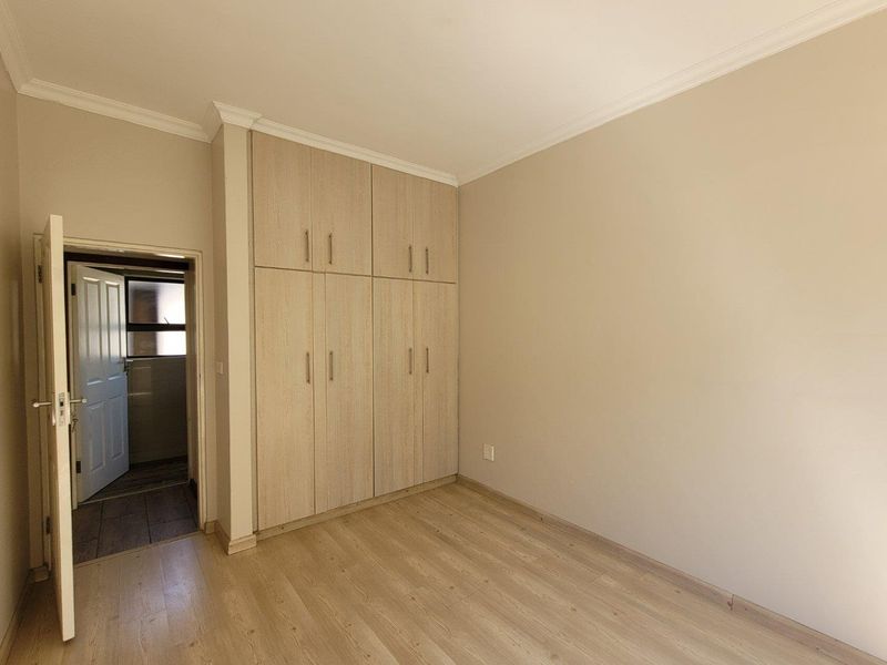 Palm Lakes Spacious Home - Photo 9