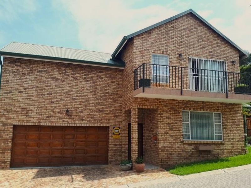STUNNING HOME IN THE HEART OF OAKDENE - Photo 1