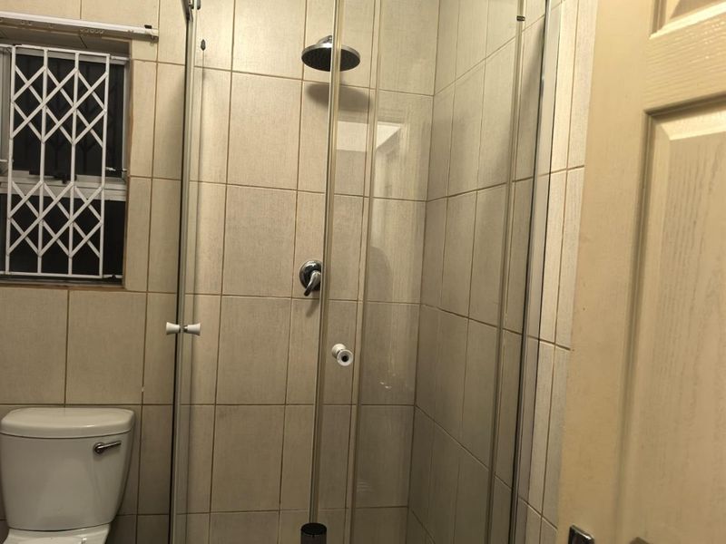 Inviting 2 Bedroom Rental in Chatsworth Central - Photo 9