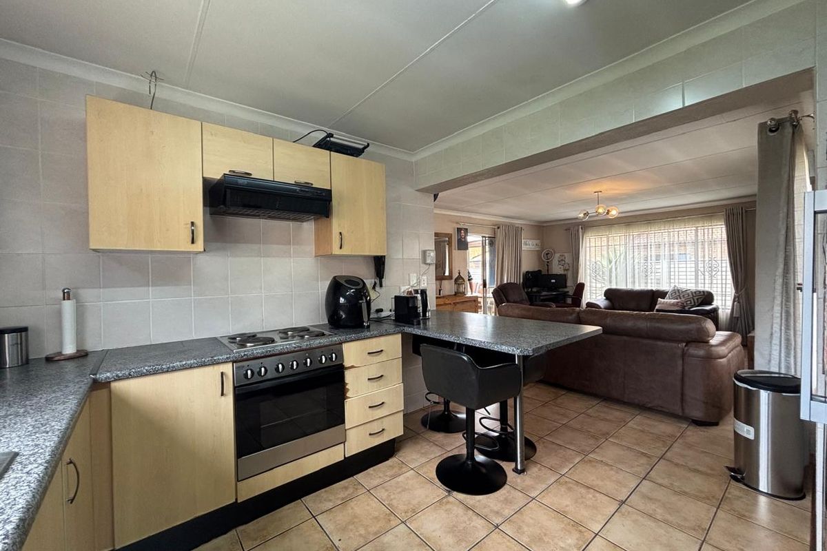 2 Bedroom Cluster for sale in Kibler Park - Photo 2