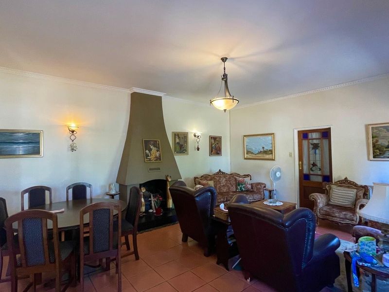 5 Bedroom 3 bathroom House in Durbanville Hills - Photo 5