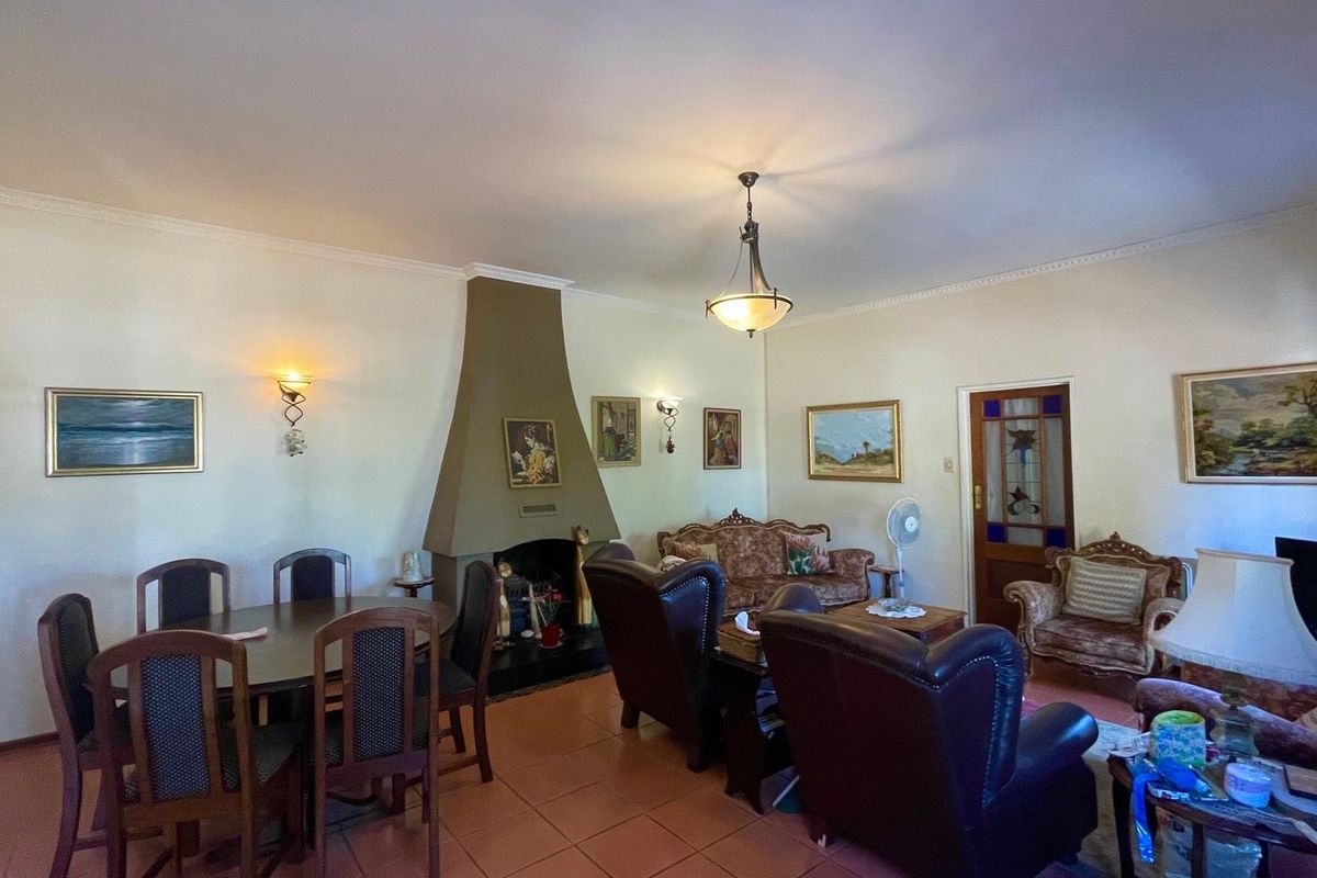 5 Bedroom 3 bathroom House in Durbanville Hills - Photo 5