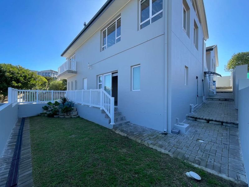 Spacious Family Home with Panoramic Views & Mancave in Monte Christo Eco Estate - Photo 8