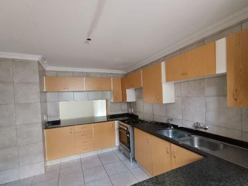 HENNOPSPARK - 3 BEDROOM 2 BATHROOM FULL TITLE HOUSE - Photo 8