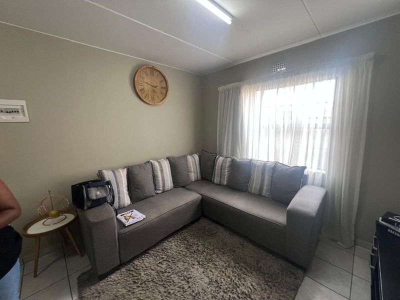 VERY NEAT GROUND FLOOR UNIT - Photo 5