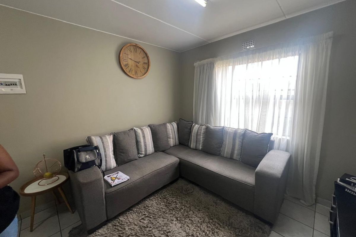 VERY NEAT GROUND FLOOR UNIT - Photo 5