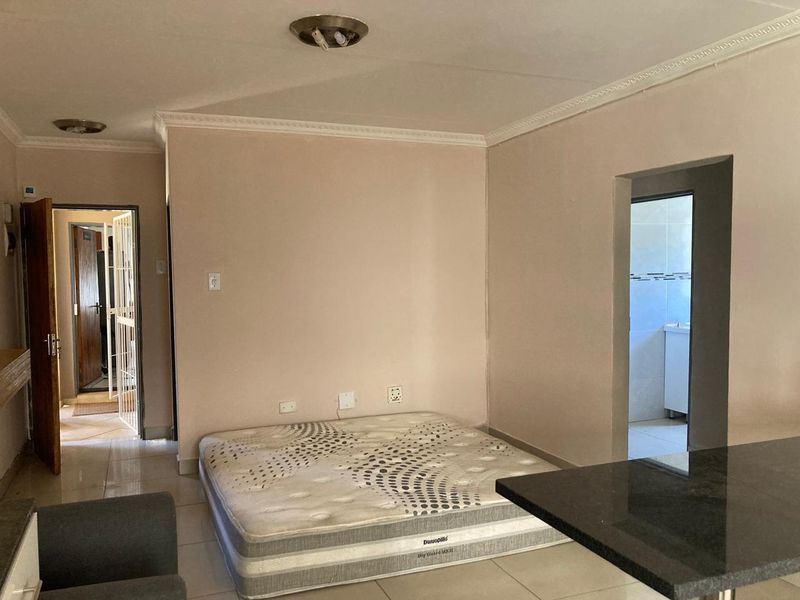 Specious 3 bedroom enquite for sale at Jabulani Sectional - Photo 3