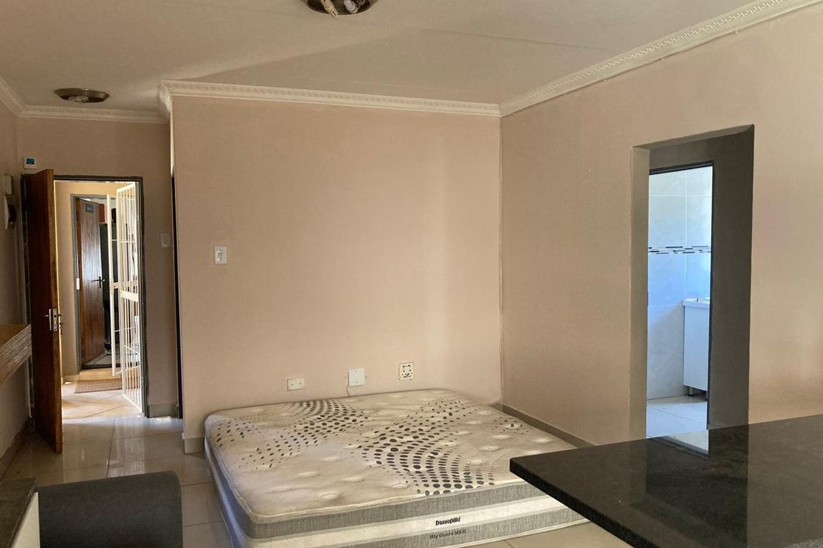 Specious 3 bedroom enquite for sale at Jabulani Sectional - Photo 3