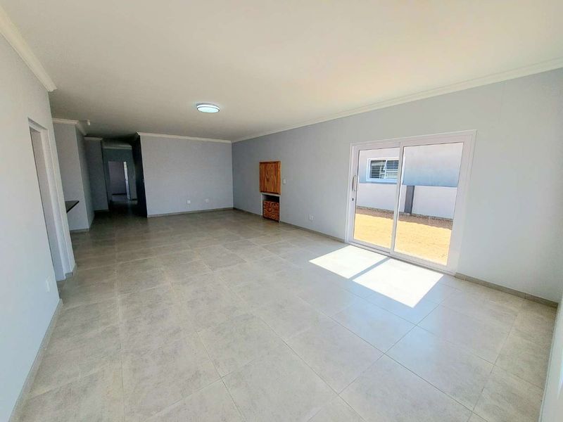 Brand new 3 Bedroom home wih 3 Garages - Photo 2