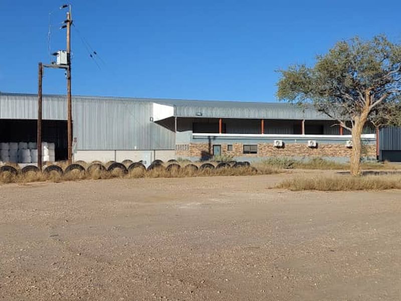 Versatile Property: Industrial, Residential & Office Spaces! - Photo 5