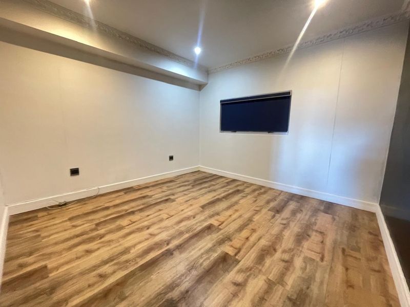 Modern 4-Bedroom Apartment for Rent in Musgrave - Photo 8