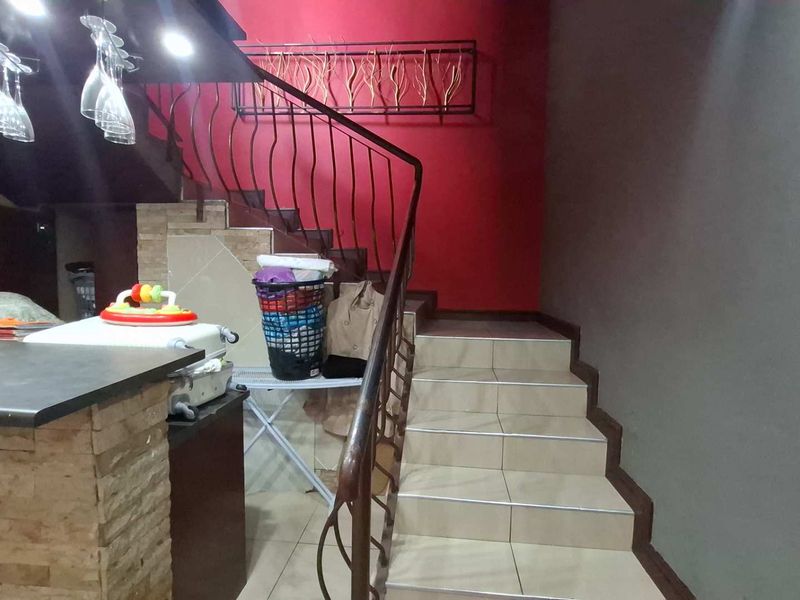 5-Bedroom Double Storey Freestanding House - Photo 9