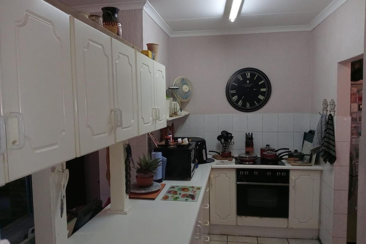 Spacious 3-Bedroom Apartment in Secure Complex (SOLE MANDATE) - Photo 5