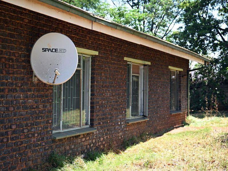 Prime 2-Hectare Property with Dual Residences, Outbuildings, and Commercial Potential - Photo 9