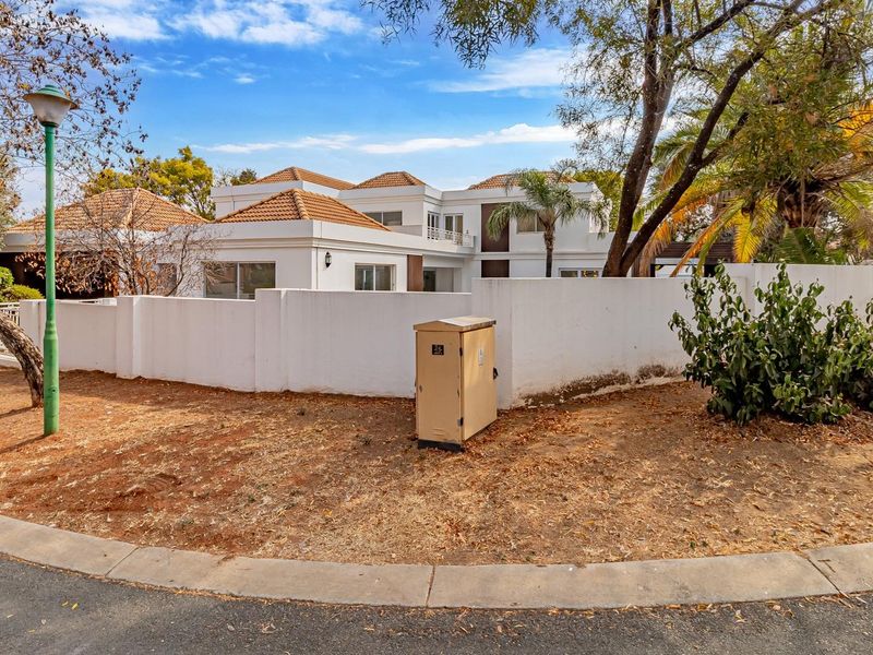 4 Bedrooms newly renovated Immaculate home. - Photo 2