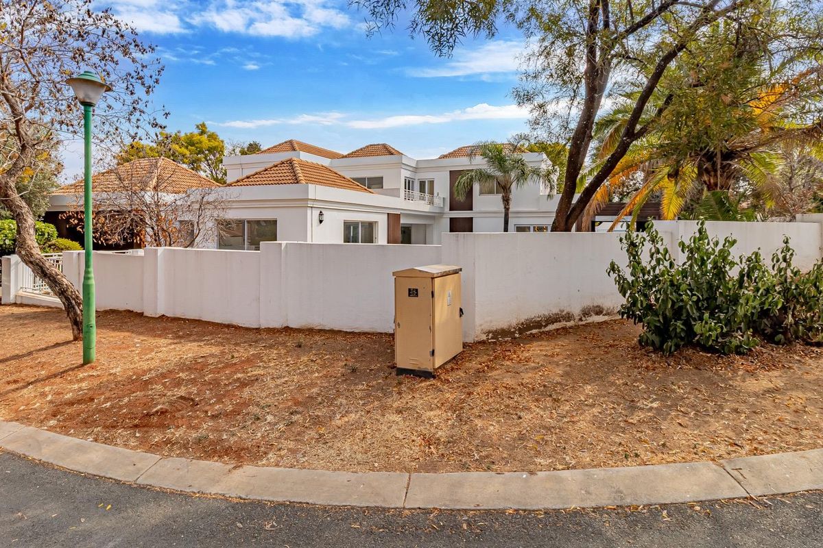 4 Bedrooms newly renovated Immaculate home. - Photo 2