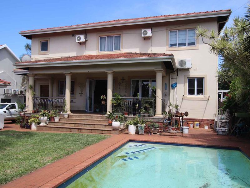 Spacious Family Home in Durban North - Photo 3