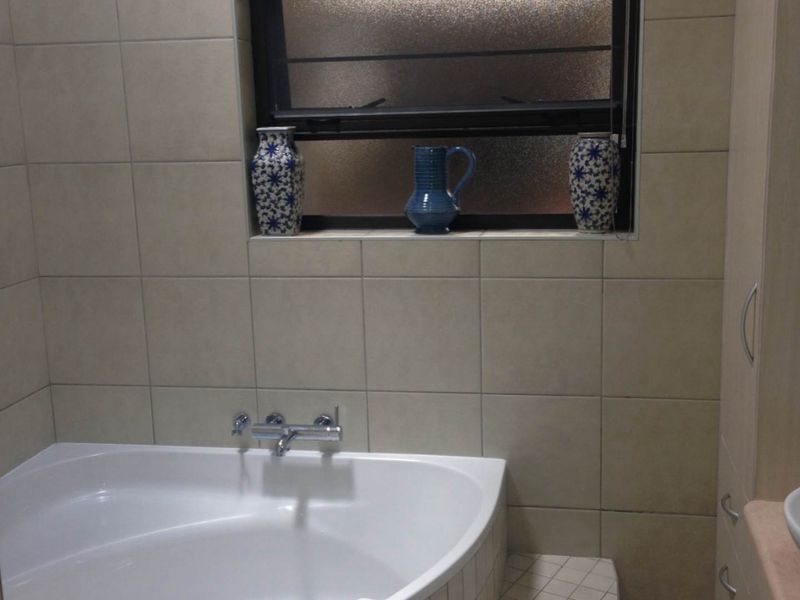 Modern Family Home Okahandja - Photo 9