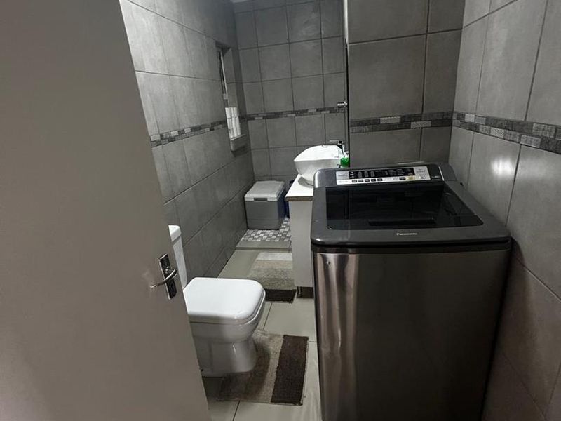 Spacious 4 bedroom in Halfway gardens Midrand - Photo 9