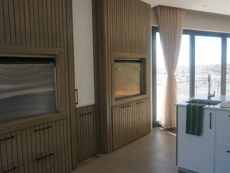 SOPHISTICATED LUXURY PENTHOUSE WITH UNINTERRUPTED OCEAN VIEWS - Photo 7