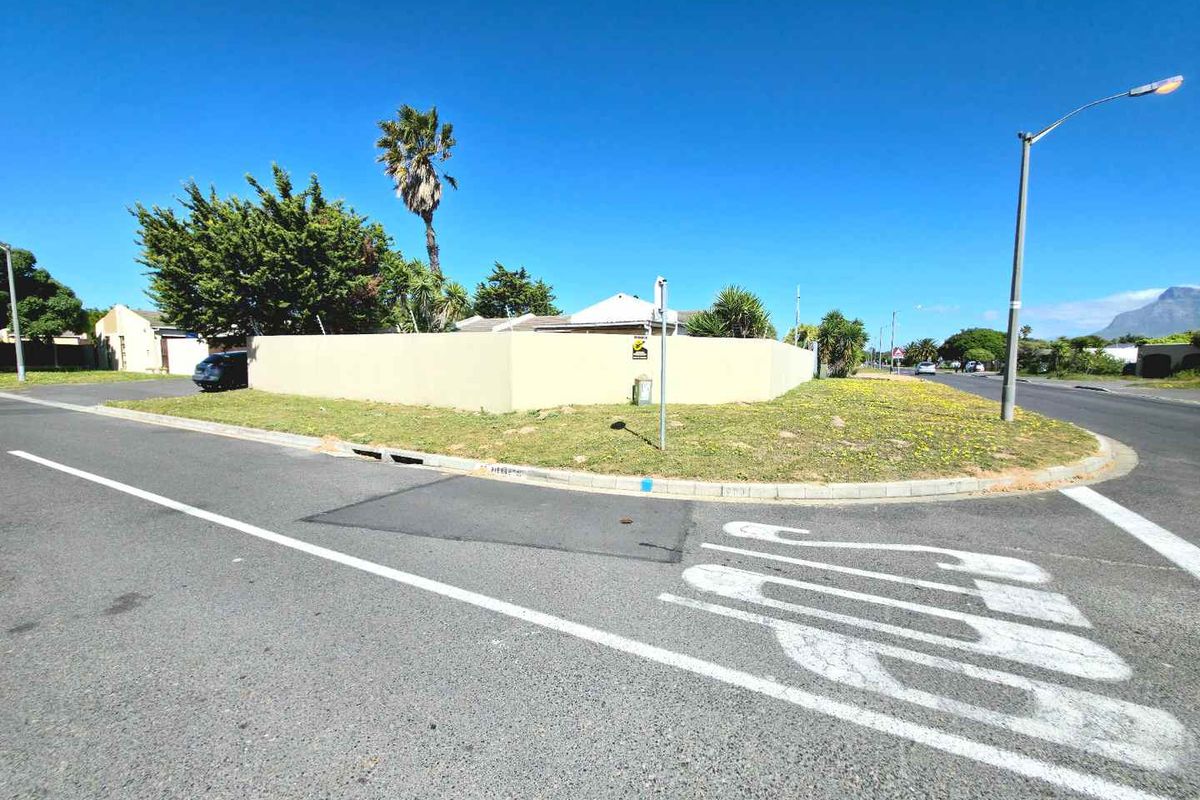 Spacious 4-Bedroom Family Home in Tygerhof, Cape Town - Photo 4