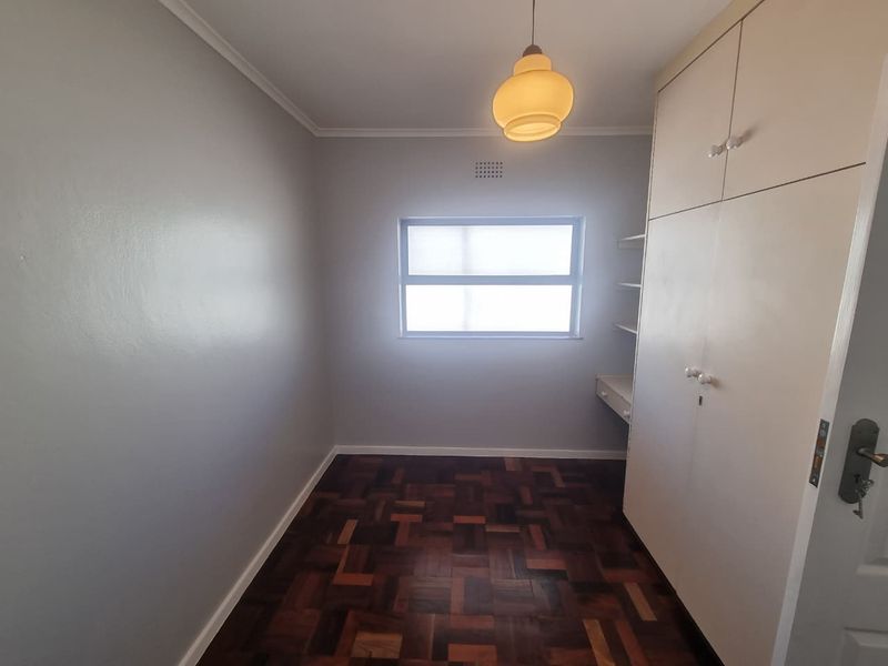 Refurbished Unfurnished 2-Bedroom Apartment To Rent in Newlands - Photo 6