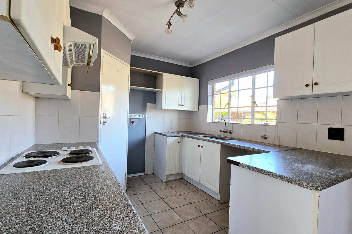 2 BEDROOM TONWHOUSE TO LET IN THE HEART OF DOORNPOORT - Photo 2