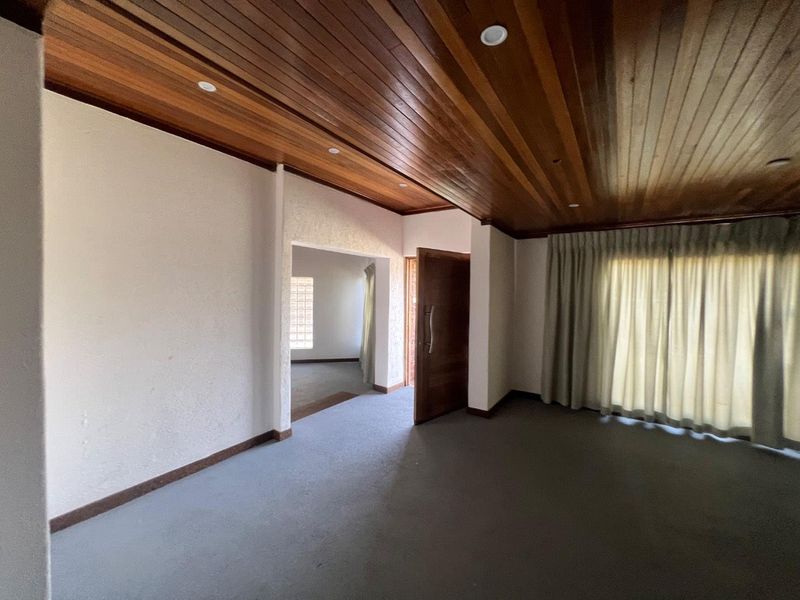 Modern, Secure, and Centrally Located Family Home in Reigerpark - Photo 10
