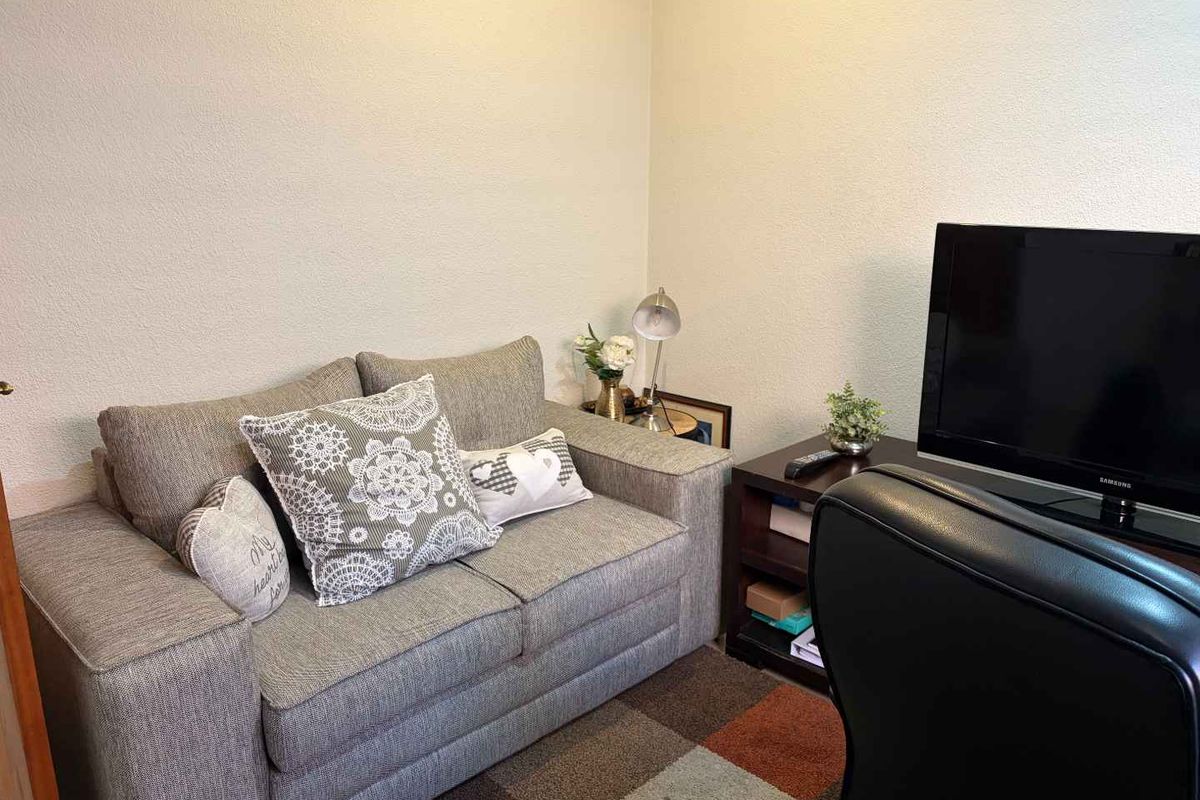 Fully furnished 3 Bedroom 2 bath Home in Noordhang - Photo 5